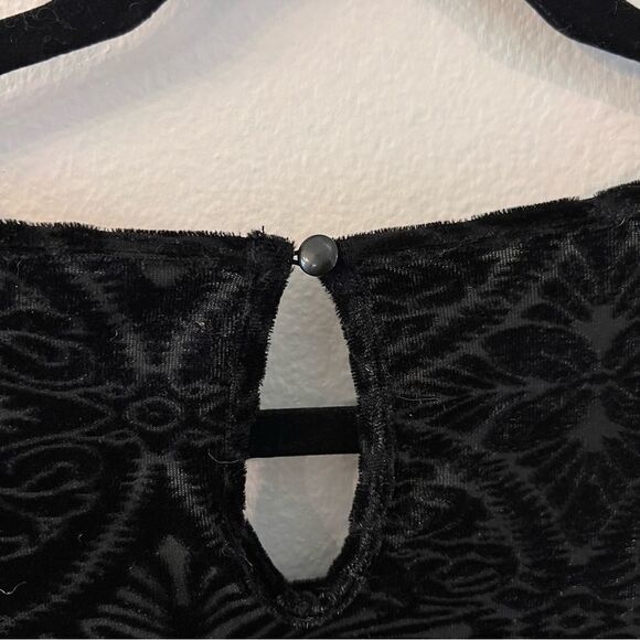 NWT CATO Blouse Size 18/20W Black Velvet Top Bell Sleeve Burn Out Plus Size - Picture 6 of 6